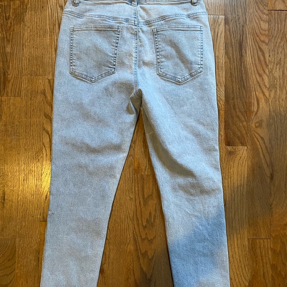 Stylish Light Wash Jeans with Fringe Hem Sparkles Venus Womens Size 4 Pants - Picture 3 of 9